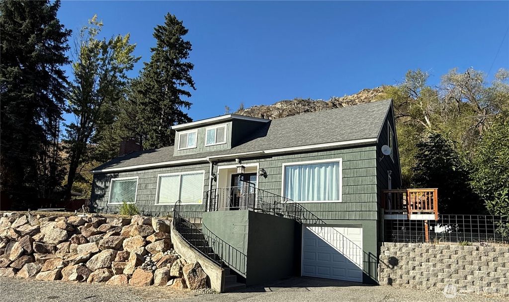 Photo of 132 Montvu Drive, Omak, WA 98841 (MLS # 2441032)