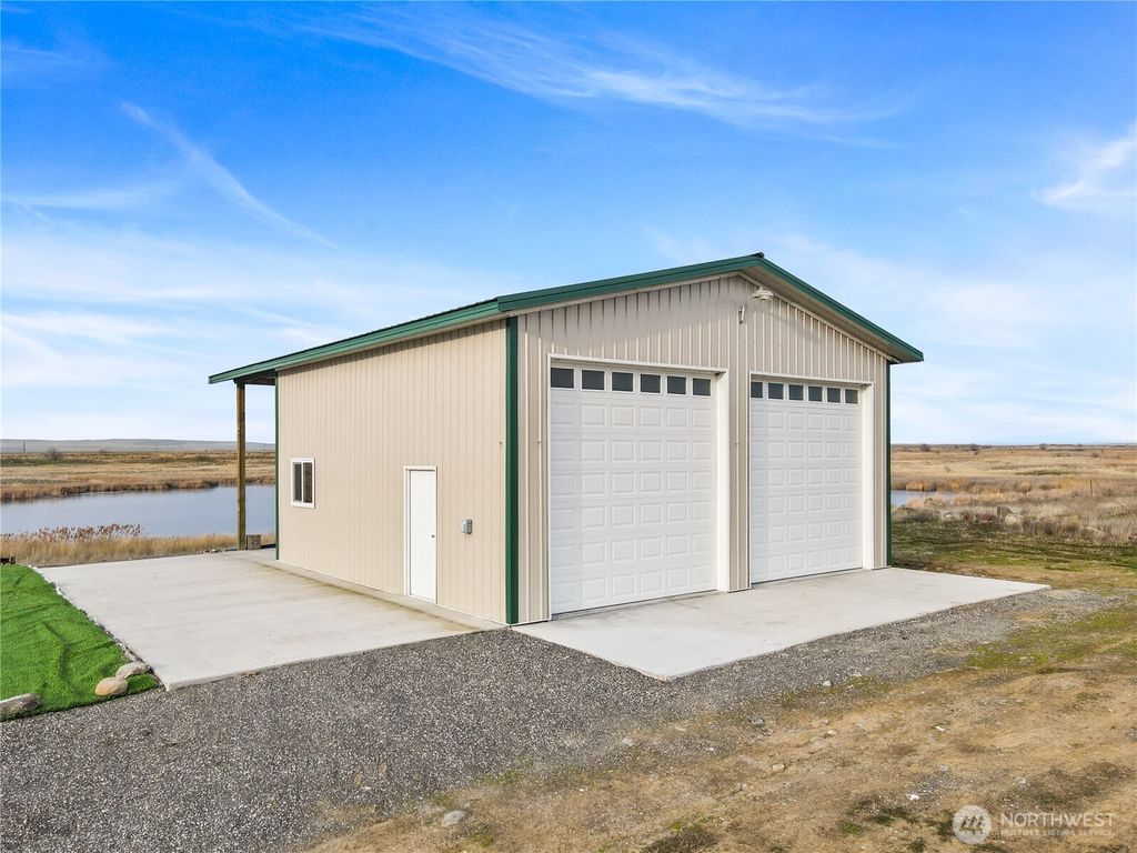 Photo of 2624 W Valley View Lane, Othello, WA 99344 (MLS # 2474814)
