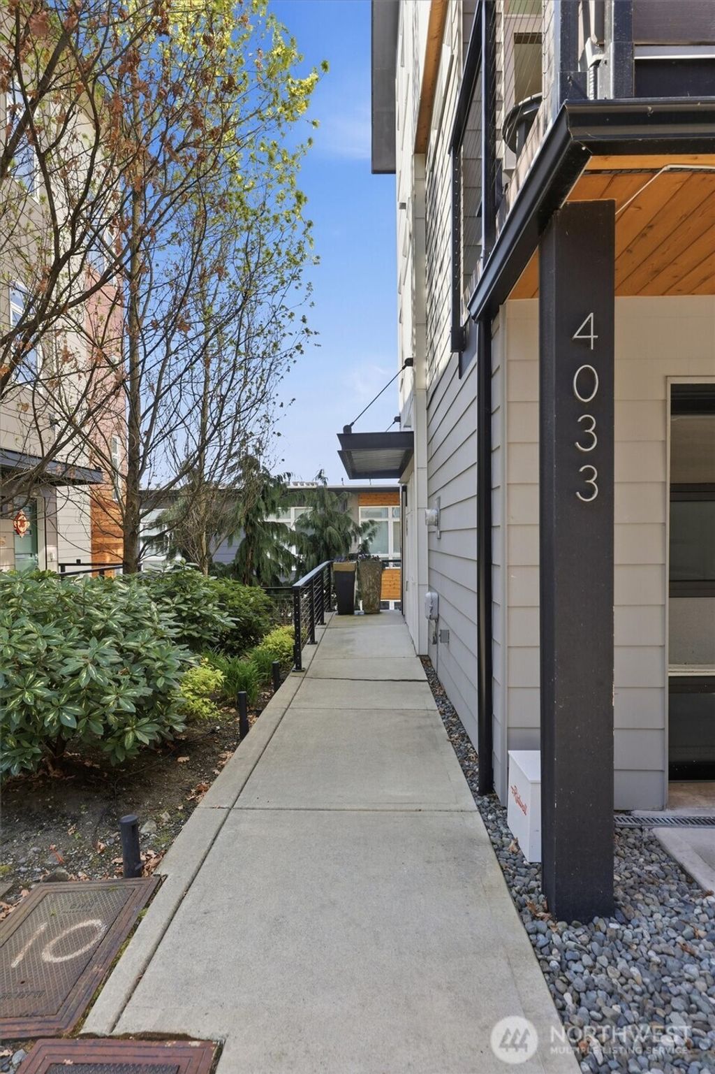 Photo of 4033 129th Place SE, Bellevue, WA 98006 (MLS # 2486789)