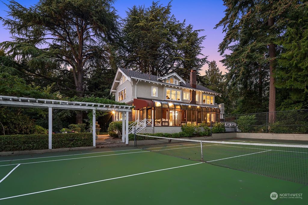 Photo of 5827 16th Avenue NE, Seattle, WA 98105 (MLS # 2056140)