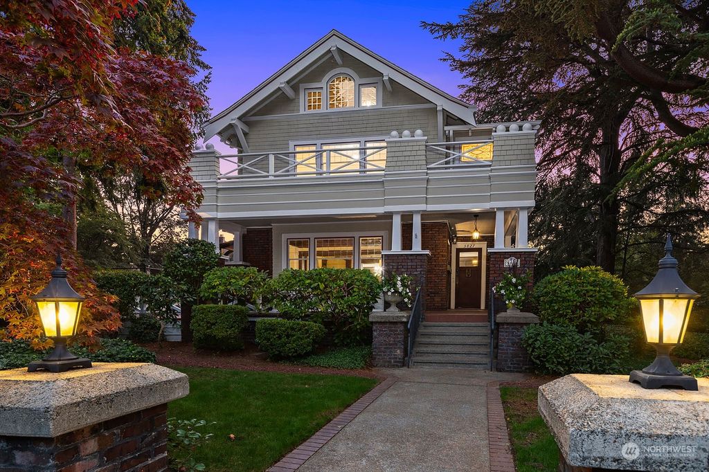 Photo of 5827 16th Avenue NE, Seattle, WA 98105 (MLS # 2056140)