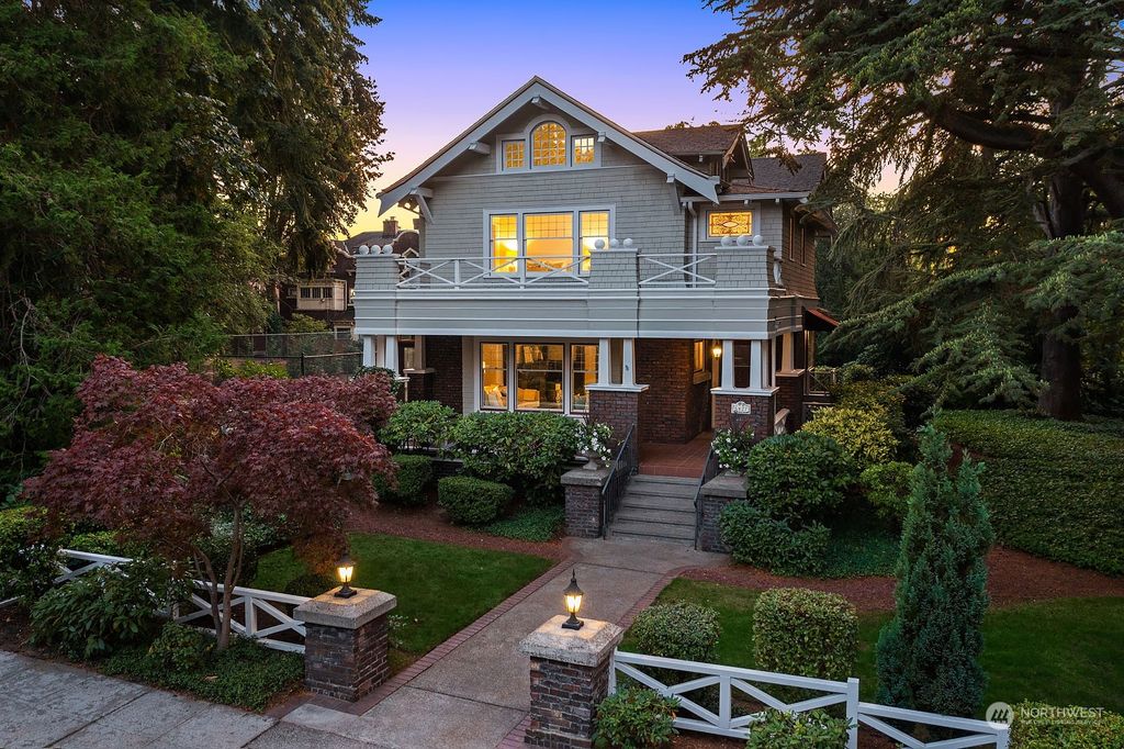 Photo of 5827 16th Avenue NE, Seattle, WA 98105 (MLS # 2056140)