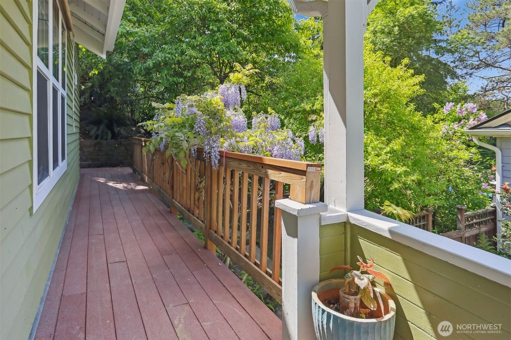 Photo of 2727 NE 103rd Street, Seattle, WA 98125 (MLS # 2371235)