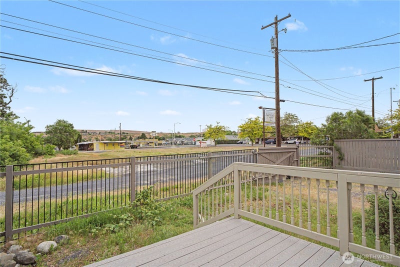 330 E Main Avenue