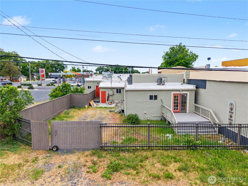330 E Main Avenue