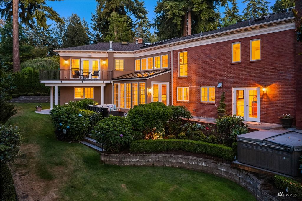 Photo of 7219 W Mercer Way, Mercer Island, WA 98040 (MLS # 1979435)