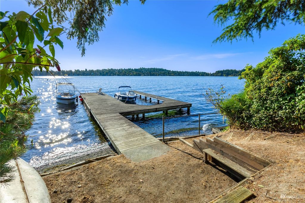 Photo of 7219 W Mercer Way, Mercer Island, WA 98040 (MLS # 1979435)