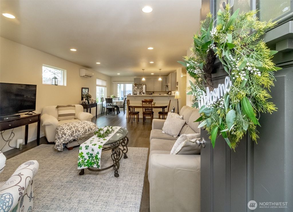 Photo of 361 10th Avenue N, Algona, WA 98001 (MLS # 2488778)