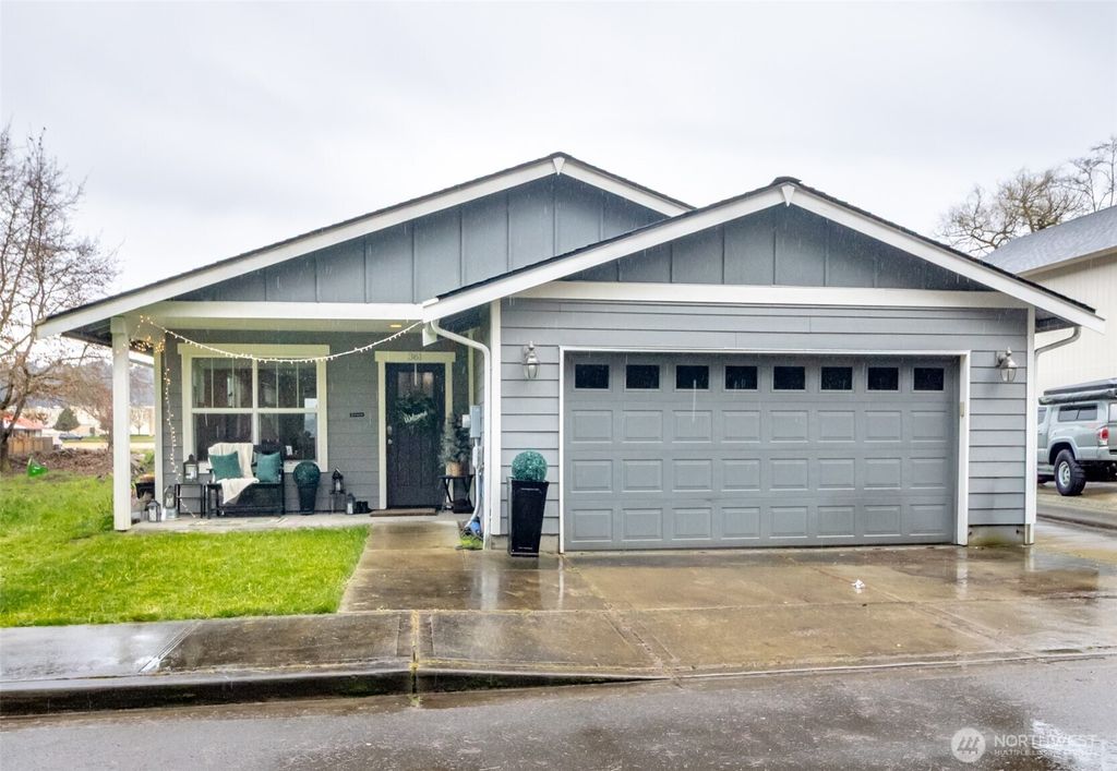 Photo of 361 10th Avenue N, Algona, WA 98001 (MLS # 2488778)