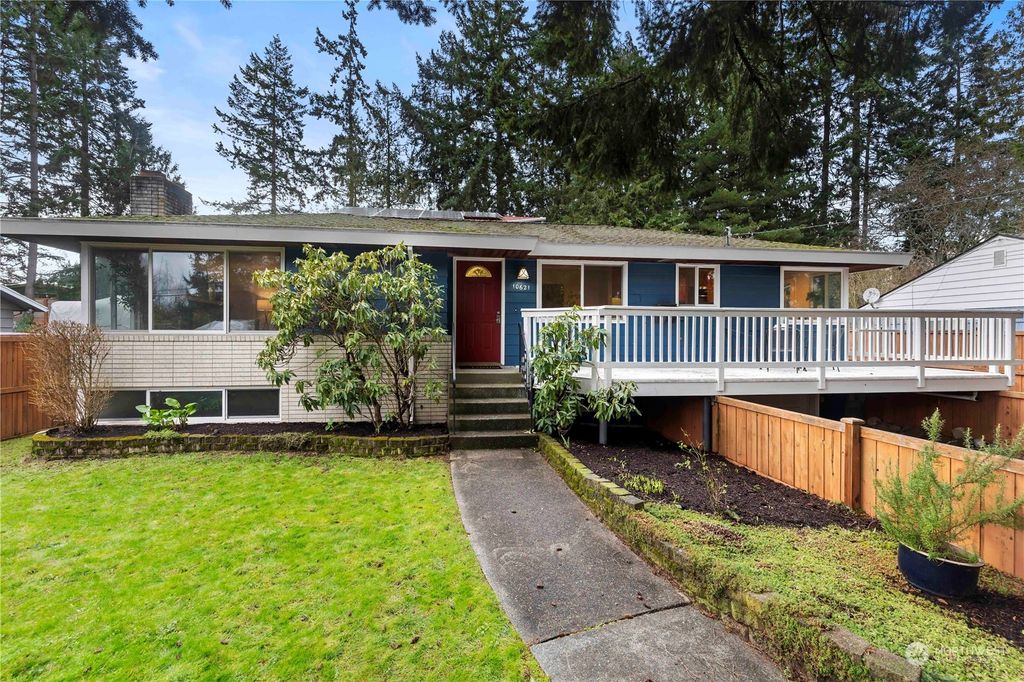Photo of 10621 32nd Avenue SW, Seattle, WA 98146 (MLS # 2189218)