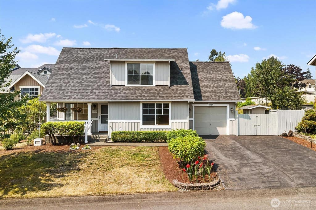 Photo of 10914 SE 169th Place, Renton, WA 98055 (MLS # 2565874)
