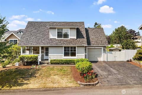 Photo of 10914 SE 169th Place, Renton, WA 98055 (MLS # 2565874)
