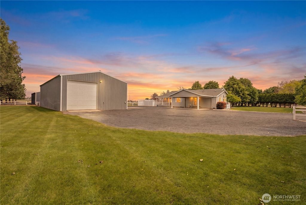 Photo of 5749 SE J.2, Moses Lake, WA 98837 (MLS # 2532759)