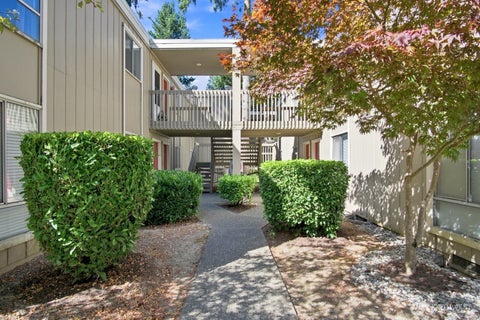 Photo of 4801 180th Street SW #B205, Lynnwood, WA 98037 (MLS # 2584503)