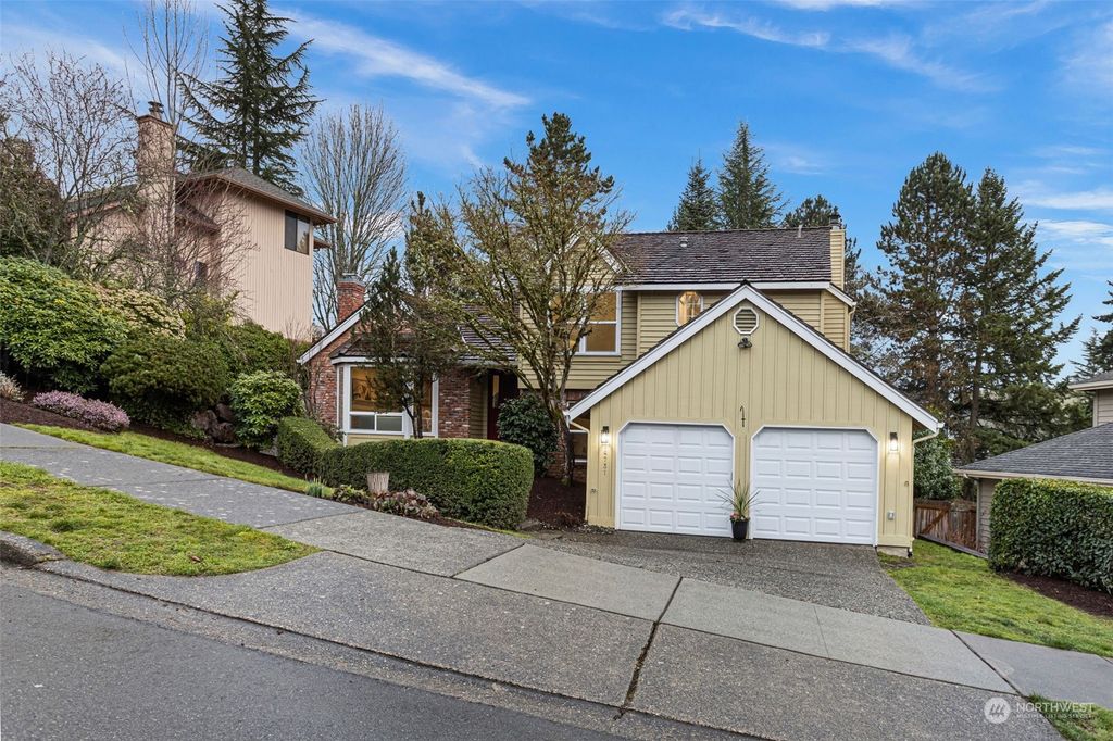 Photo of 14731 SE 63rd Street, Bellevue, WA 98006 (MLS # 2201148)