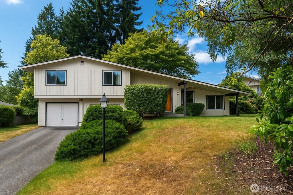 Photo of 655 152nd Avenue NE, Bellevue, WA 98007 (MLS # 2386358)