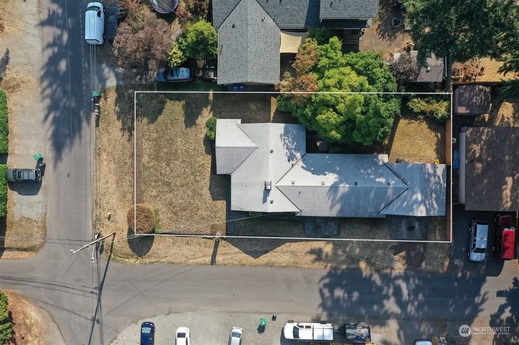 Photo of 14061 Sunnyside Avenue N, Seattle, WA 98133 (MLS # 2037468)