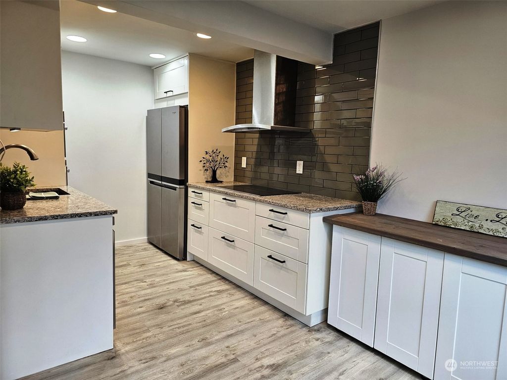 Photo of 12508 NE 142nd Lane #C-105, Kirkland, WA 98034 (MLS # 2294979)