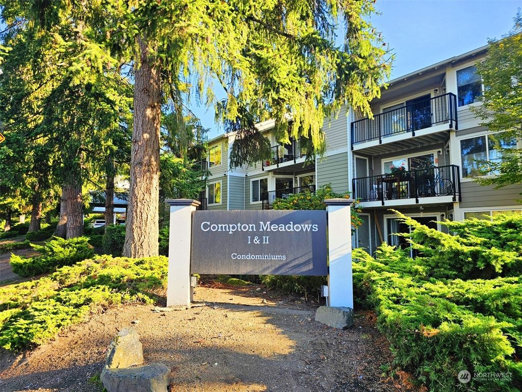 Photo of 12508 NE 142nd Lane #C-105, Kirkland, WA 98034 (MLS # 2294979)
