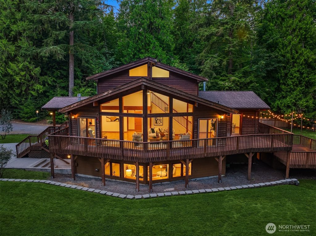 Photo of 3804 274th Avenue SE, Issaquah, WA 98029 (MLS # 2405849)