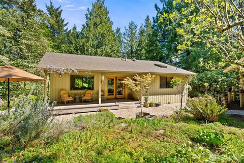 Photo of 2511 Crestline Drive NW, Olympia, WA 98502 (MLS # 2518181)
