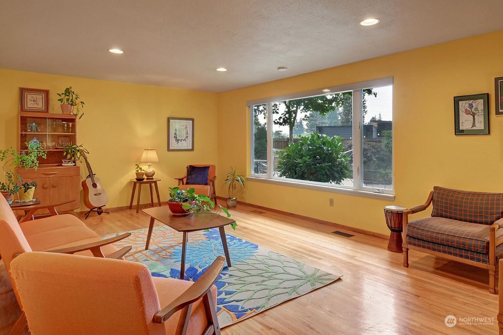 Photo of 1211 Dayton Avenue NE, Renton, WA 98056 (MLS # 2003550)