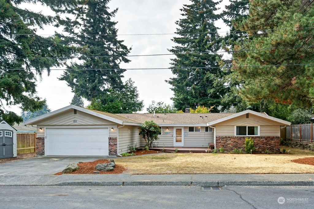 Photo of 1211 Dayton Avenue NE, Renton, WA 98056 (MLS # 2003550)