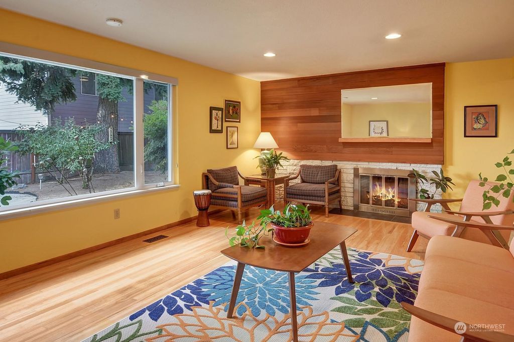 Photo of 1211 Dayton Avenue NE, Renton, WA 98056 (MLS # 2003550)