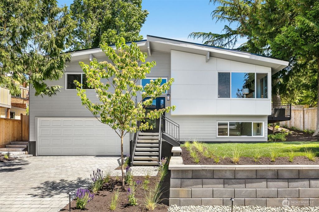 Photo of 7506 118th Avenue NE, Kirkland, WA 98033 (MLS # 2125625)