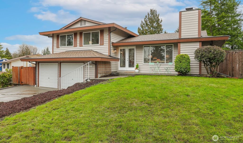 Photo of 2100 Dayton Drive SE, Renton, WA 98055 (MLS # 2336442)