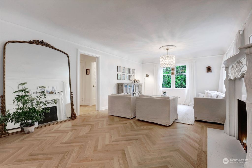 Photo of 6214 36th Avenue NE, Seattle, WA 98115 (MLS # 2053338)