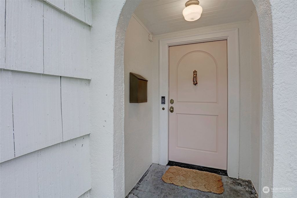 Photo of 6214 36th Avenue NE, Seattle, WA 98115 (MLS # 2053338)