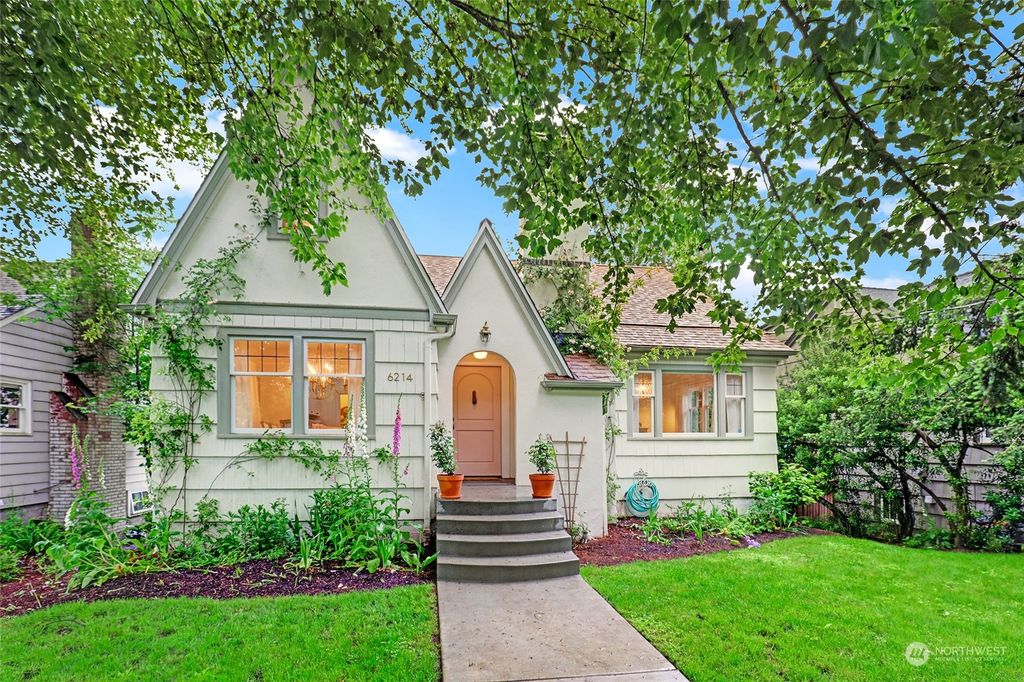 Photo of 6214 36th Avenue NE, Seattle, WA 98115 (MLS # 2053338)