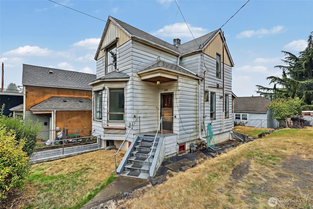 Photo of 2208 E Terrace Street, Seattle, WA 98122 (MLS # 2591786)