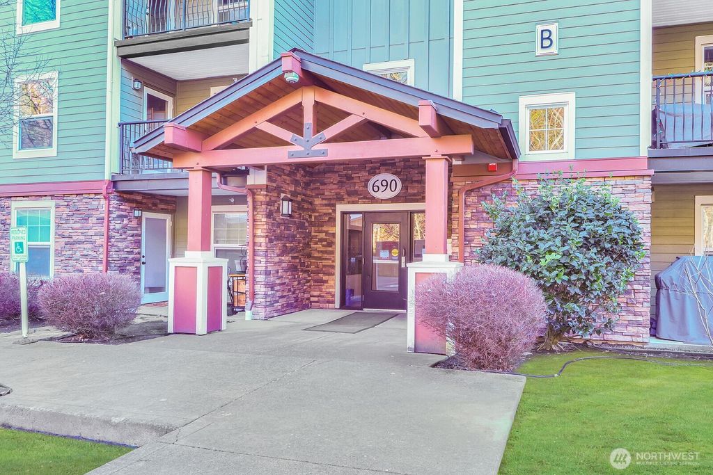 Photo of 690 32nd Street #B211, Bellingham, WA 98225 (MLS # 2471287)