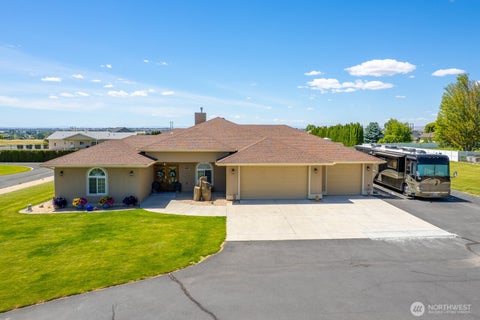 Photo of 5094 Rd K.8 NE, Moses Lake, WA 98837 (MLS # 2541242)