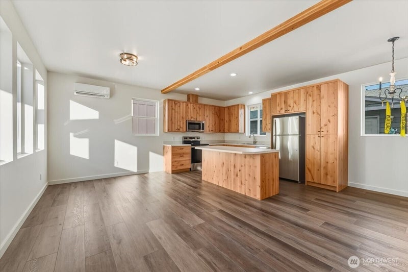 413 E Okanogan Avenue