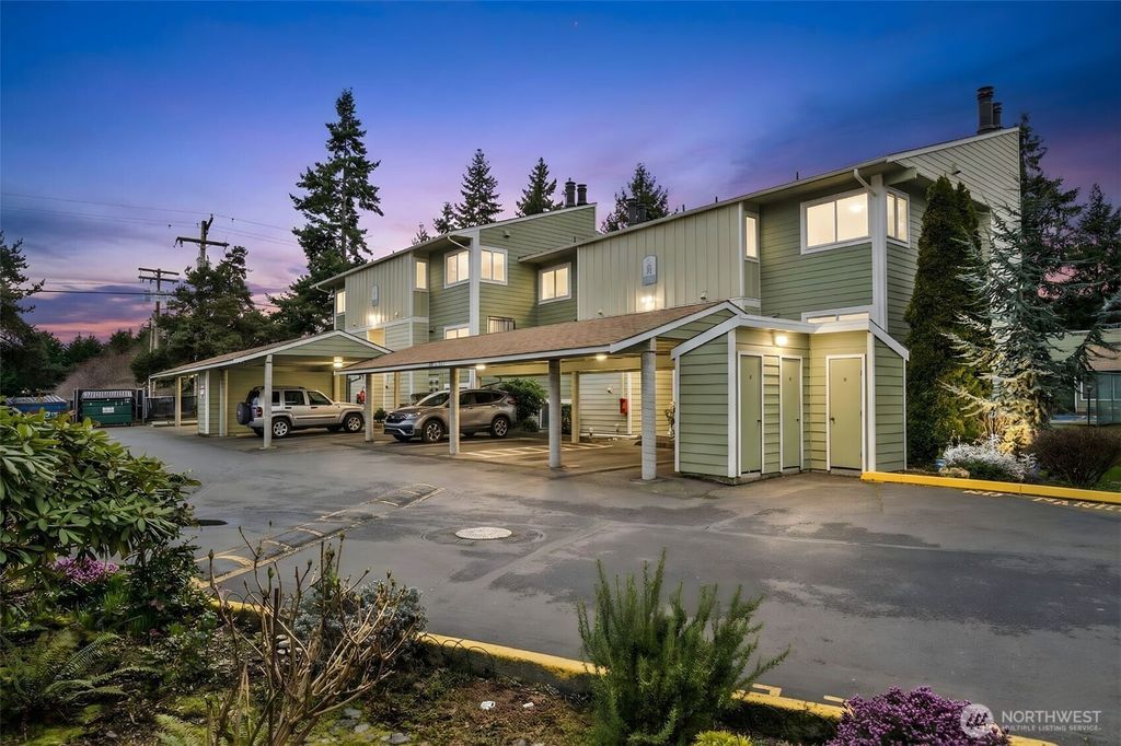 Photo of 2409 S 222nd St #B14, Des Moines, WA 98198 (MLS # 2485634)