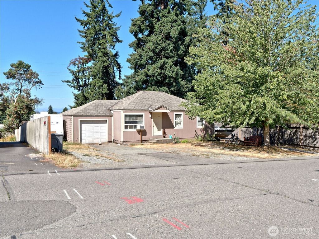 Photo of 1409 Monroe Avenue NE, Renton, WA 98056 (MLS # 2430021)