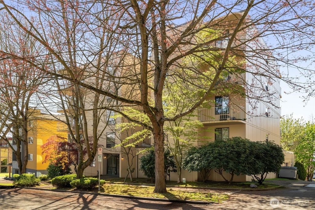 Photo of 619 5th Avenue W #302, Seattle, WA 98119 (MLS # 2498639)