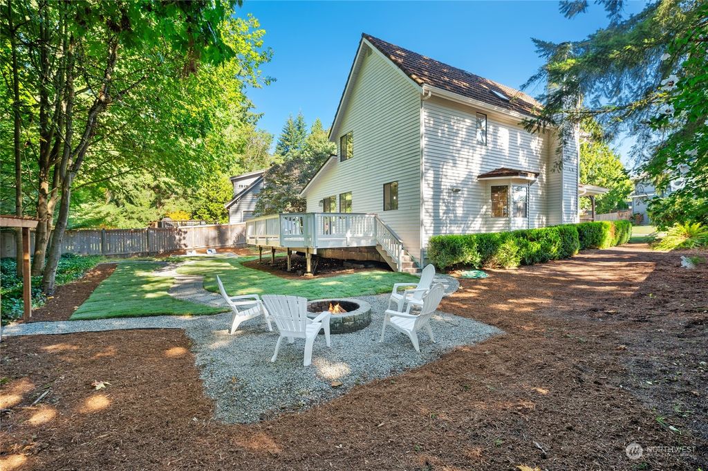 Photo of 17231 NE 137th Court, Redmond, WA 98052 (MLS # 2280518)