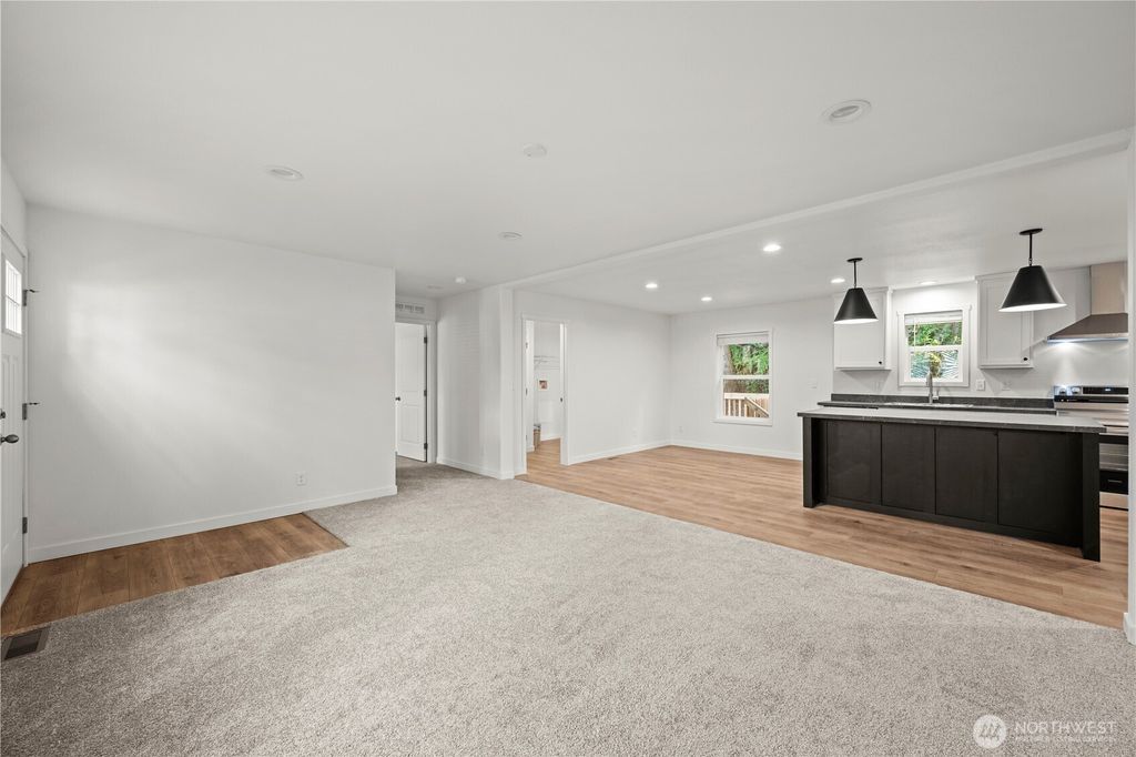 Photo of 13016 Green Mountain Way, Granite Falls, WA 98252 (MLS # 2499110)