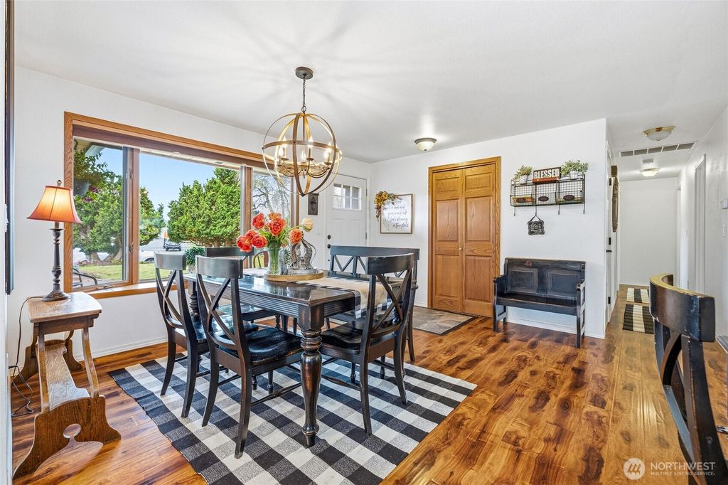 Photo of 19917 Lie Garden Road, Burlington, WA 98233 (MLS # 2514296)