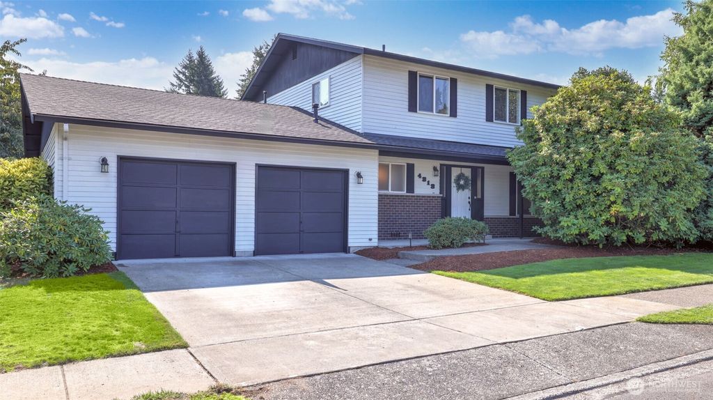 Photo of 4313 NE 20th Street, Renton, WA 98059 (MLS # 2432623)