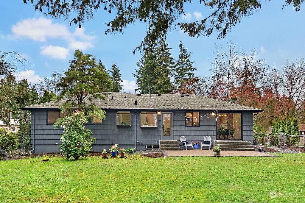 Photo of 14533 Meridian Avenue N, Shoreline, WA 98133 (MLS # 2042183)
