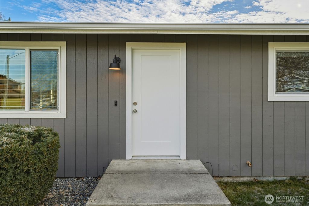 Photo of 1266 SE Independence Drive, College Place, WA 99324 (MLS # 2464051)