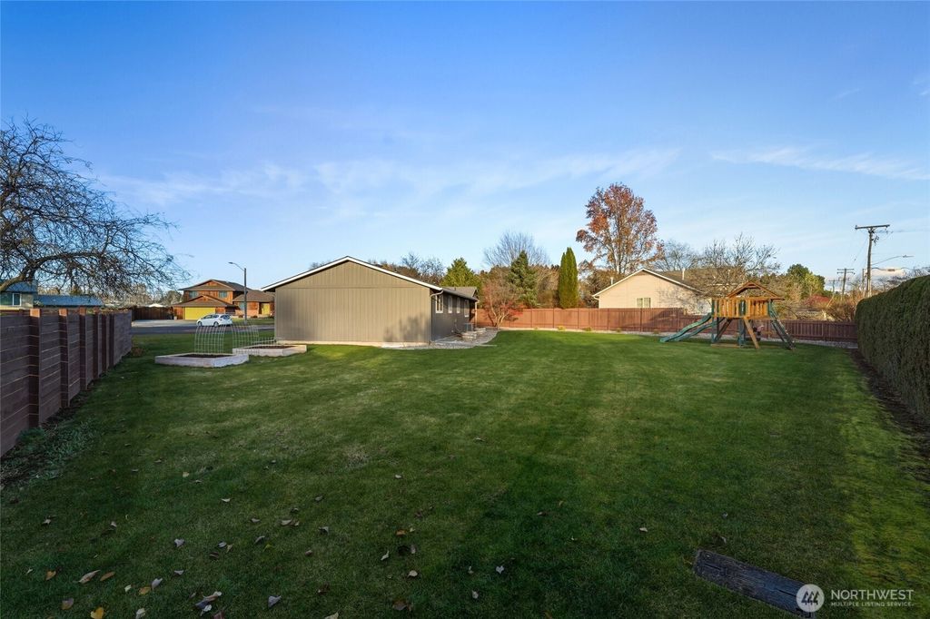 Photo of 1266 SE Independence Drive, College Place, WA 99324 (MLS # 2464051)