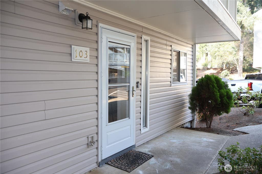 Photo of 14517 NE 40th Street #F103, Bellevue, WA 98007 (MLS # 2564200)