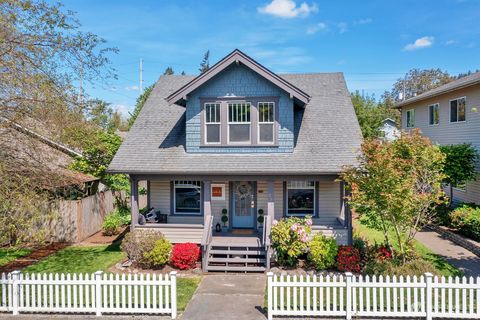Photo of 250 SE Andrews Street, Issaquah, WA 98027 (MLS # 2532238)
