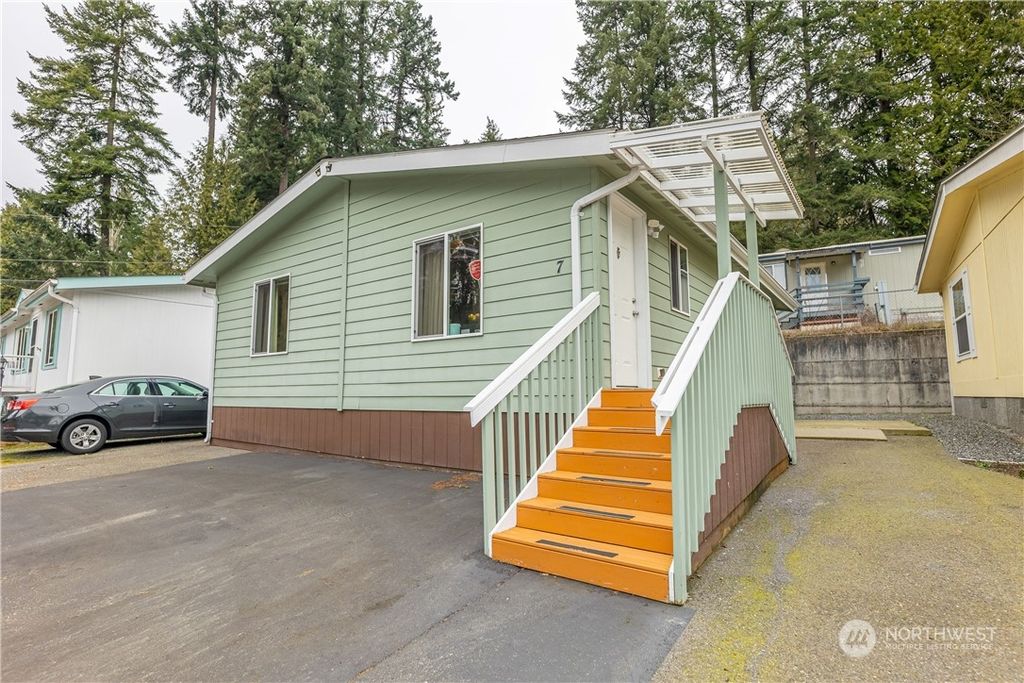 Photo of 22623 31st Avenue SE #7, Bothell, WA 98021 (MLS # 2038543)